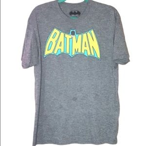 BATMAN. Men’s Tshirt size L color grey. 🦇